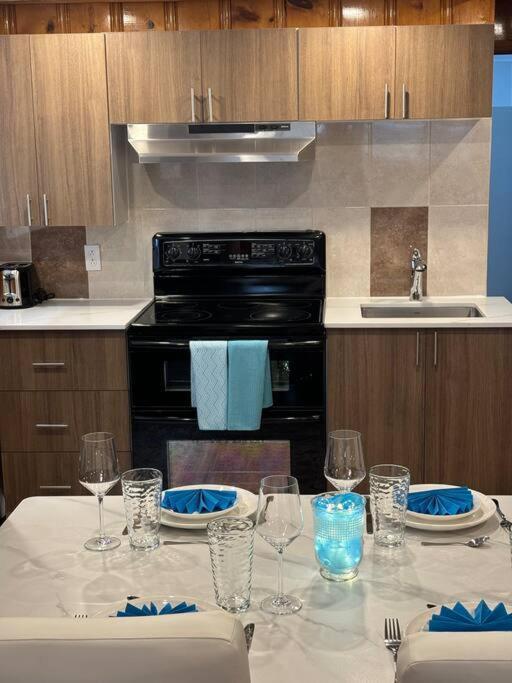 Cozy Spacious Work Friendly Lotus With Garden View High Speed Free Wi Fi And Parking Adjacent To Downtown Montreal Exteriér fotografie